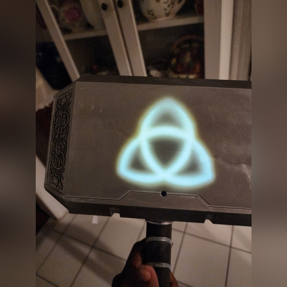 Marvel Legends Thor Hammer and Stand - Picture 3 of 3